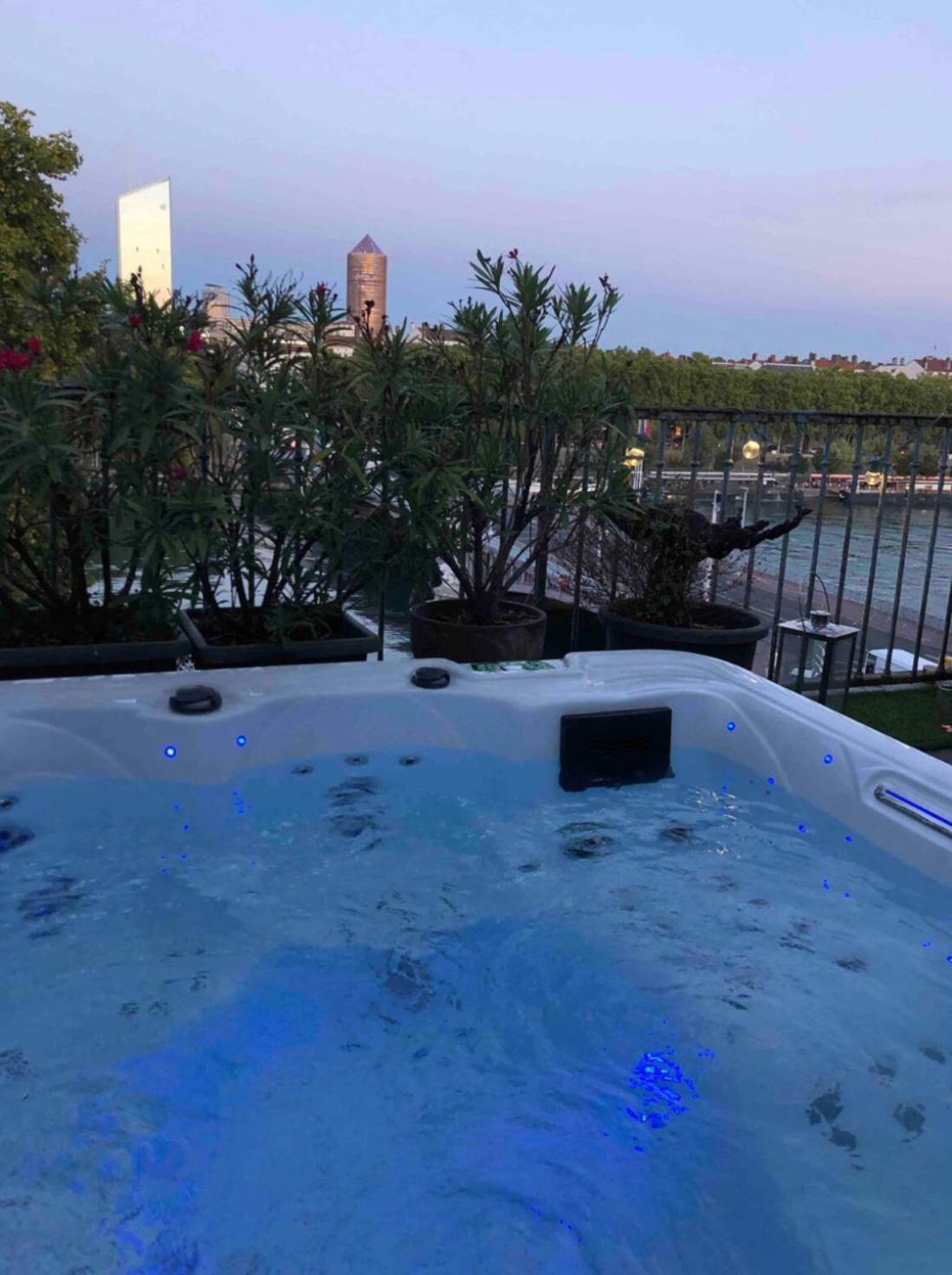 Apartament Coeur De Lyon Avec Terrasse Et Jacuzzi Zewnętrze zdjęcie
